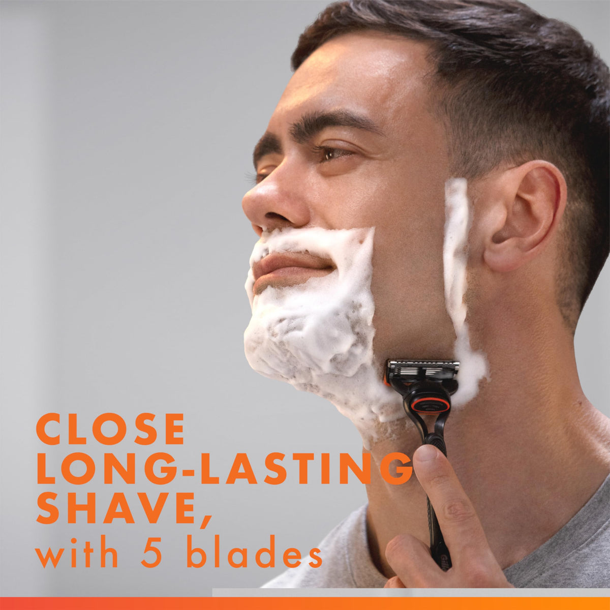 Razor Handle + 2 Razor Blade Refills M767818