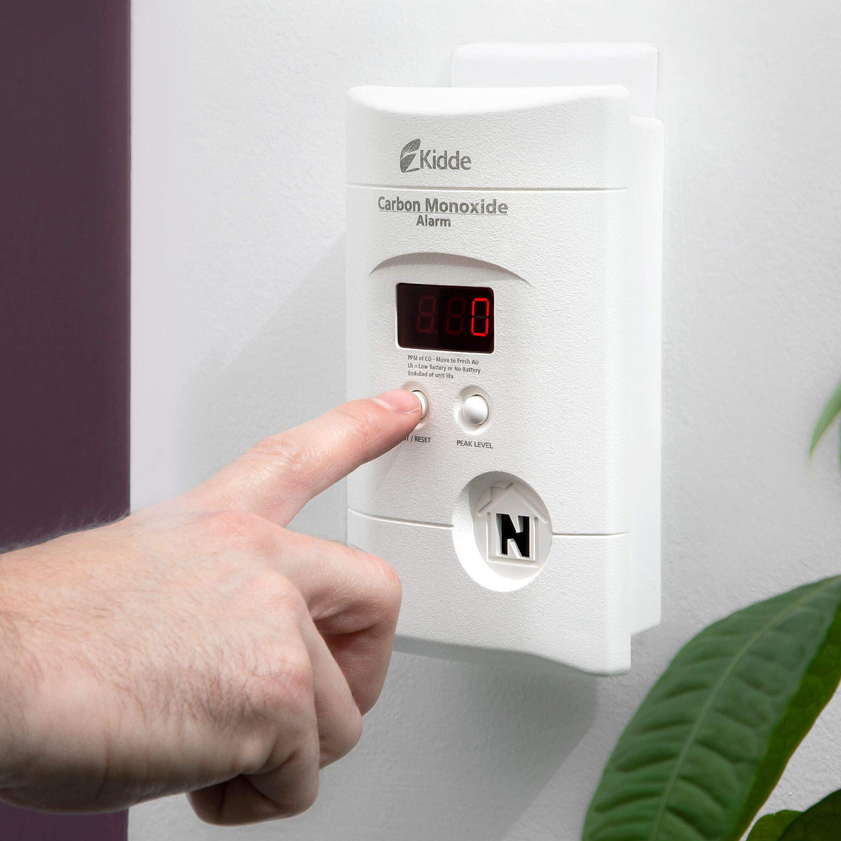 Carbon Monoxide Detector, Plug-In with Digital Display G925